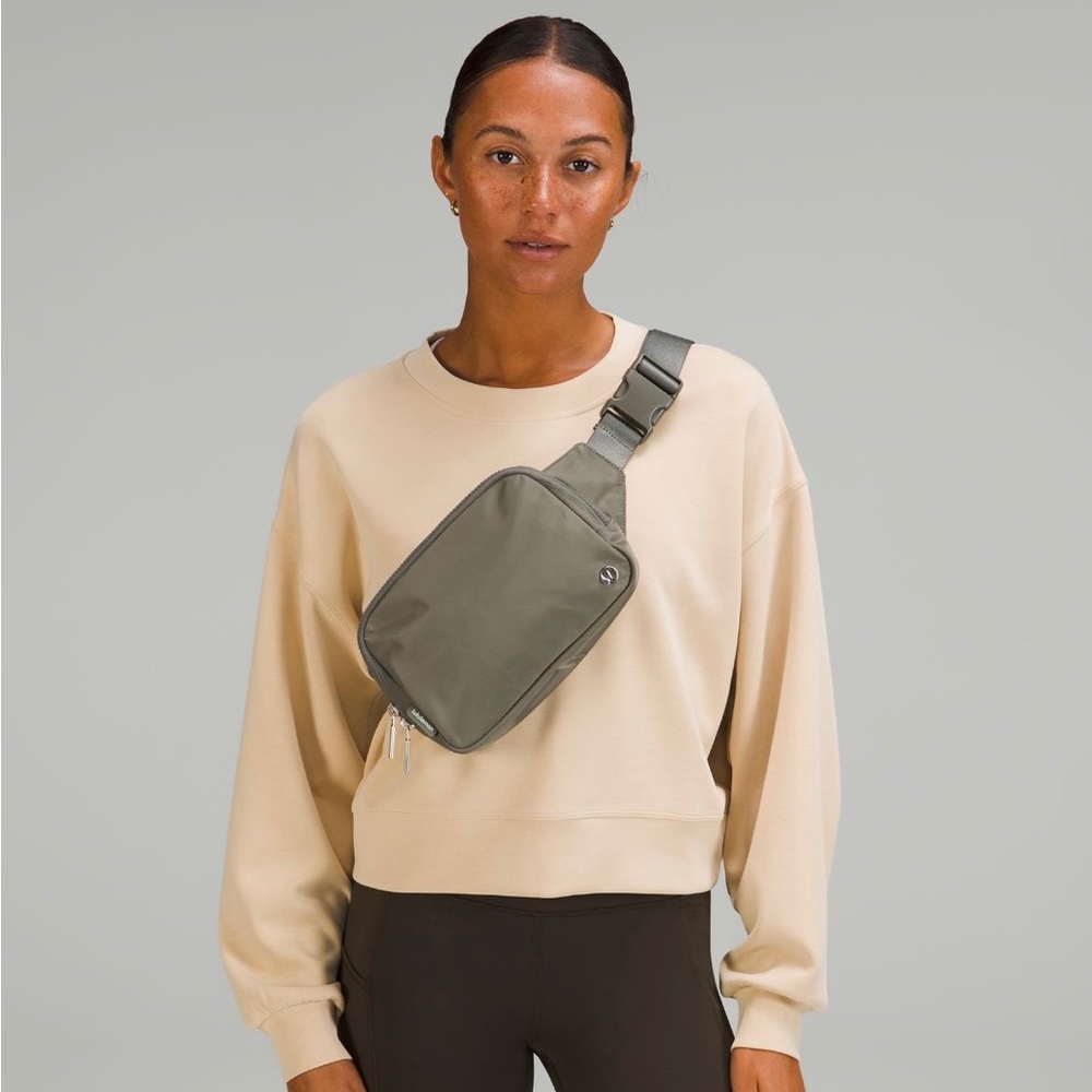 Lululemon Everywhere Belt Bag Large 2L- Grey Sage - Picture 9 of 9